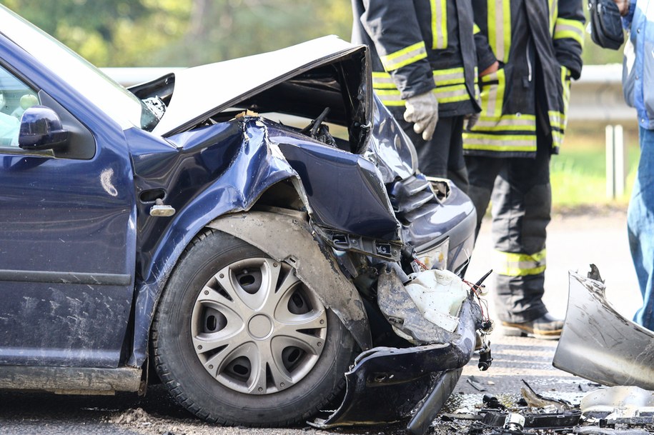 ​Zderzenie pociągu i samochodu pod Poznaniem. Nie żyje kierowca auta