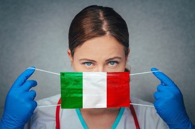 Włoscy eksperci: Latem możliwa nowa fala zakażeń koronawirusem