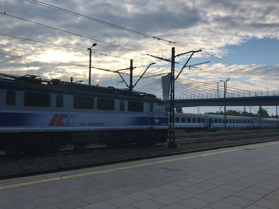 Trzebinia: Wagon pociągu wjechał na inny tor. Awaryjne zatrzymanie