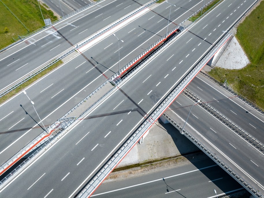 Butelki z olejem na drodze. A4 była zablokowana przez ponad 3 godziny