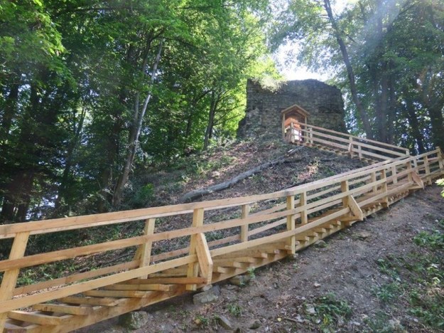 Bieszczady: Leśnicy odnowili platformę widokową na górze Sobień