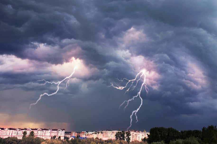 Lubelskie: Synoptycy ostrzegają. Nadciągają burze z gradem!