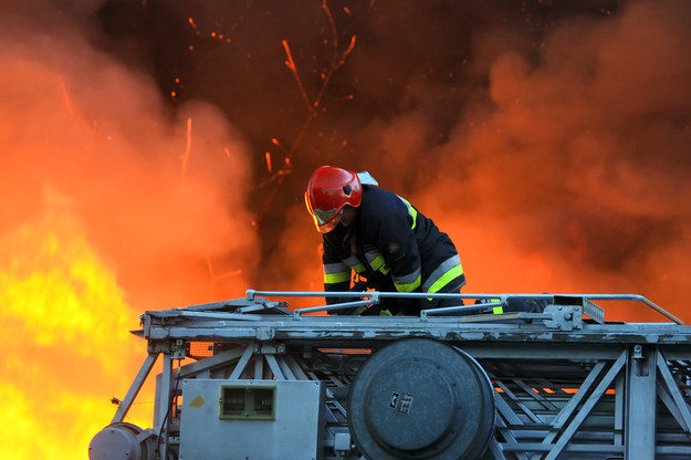 Mazowsze: Pożar ogromnej hali z tekstyliami w Wólce Kosowskiej