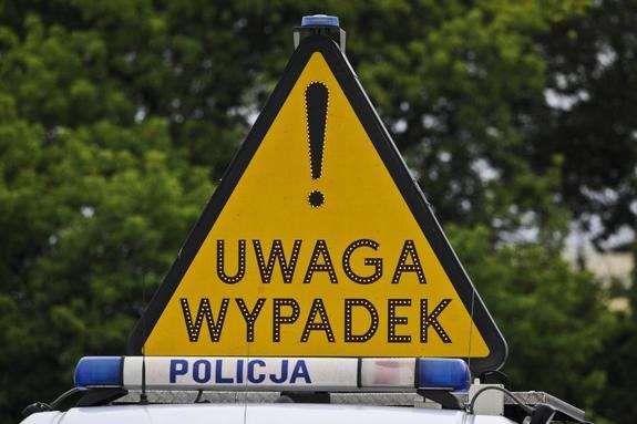 Spowodował wypadek i uciekł z miejsca zdarzenia. Zmarł jego pasażer