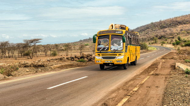 Kenia: Autobus spadł z mostu do rzeki. Nie żyją co najmniej 24 osoby