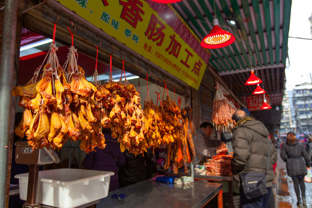 Pandemia Covid-19 rozpoczęła się na targu w Wuhan. Spór rozstrzygnięty