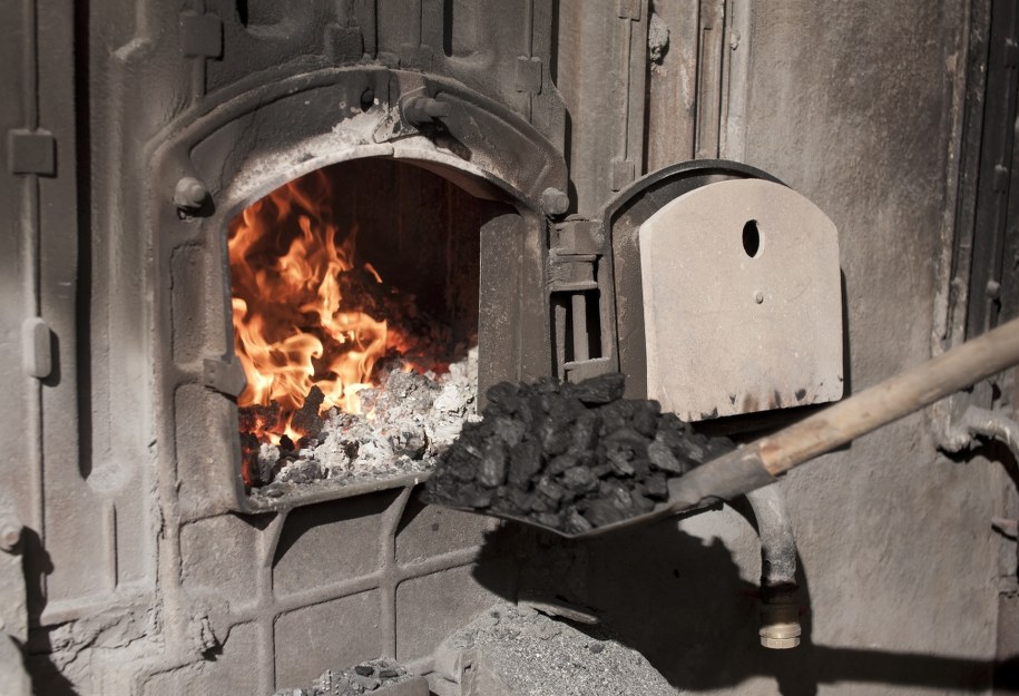 PAS nie chce zmian w uchwale antysmogowej: Wracamy do epoki palenia węglem