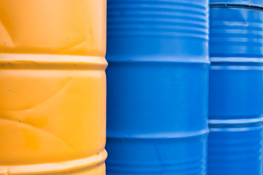 Beczki z nieznaną substancją na Dolnym Śląsku. Nie doszło do wycieku