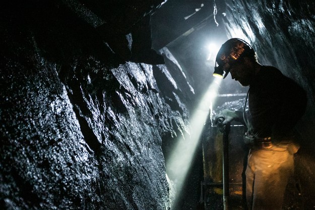 Wypadek w kopalni Knurów na Śląsku. Górnik został przysypany