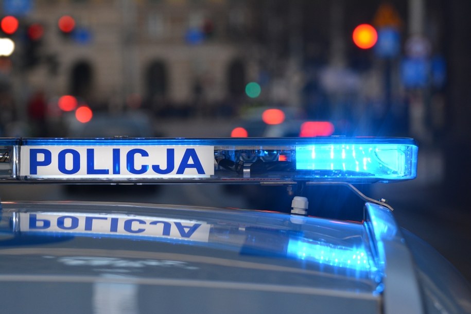 Zwłoki niemowlęcia i ranne dzieci w mieszkaniu. Policjanci zatrzymali matkę
