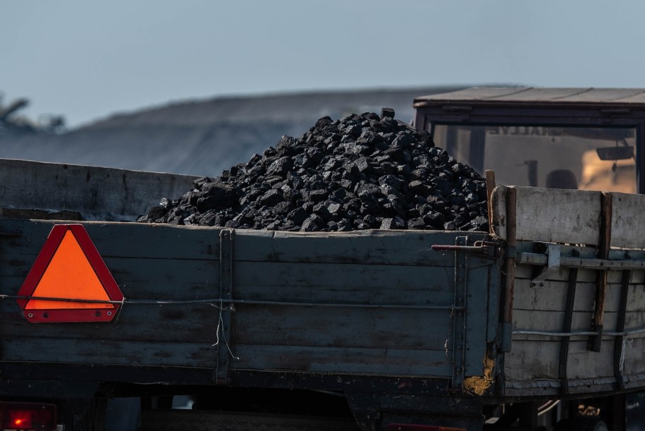 Kolejka po tani węgiel od Morawieckiego. Sierpień 80 zapowiada akcję przed biurem poselskim premiera w Katowicach