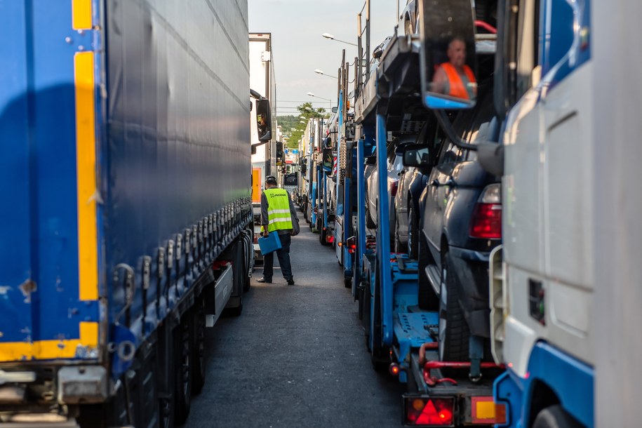 TIR-y jadą przez granicę. Ale widmo protestu wciąż wisi