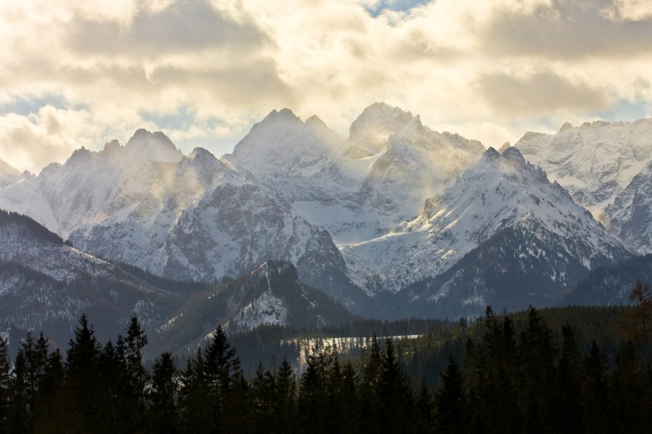 ​TPN odradza wyprawy w wysokie góry. Szlaki są śliskie