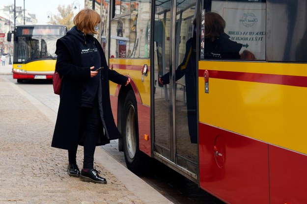 ​Brakuje kierowców autobusów. Trzy podmiejskie linie z Warszawy zawieszone