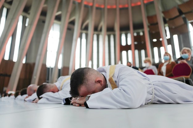 Żonaci mężczyźni będą chrzcić i głosić kazania. Rewolucja w polskiej diecezji