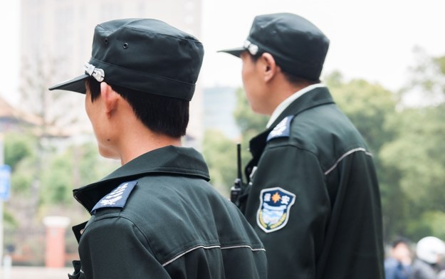 Na całym świecie działają komórki chińskiej policji? "Rozmiękczają niewygodnych dla władz"