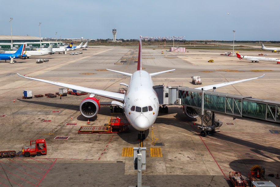 Przelatujące fragmenty chińskiej rakiety kosmicznej. W Hiszpanii wstrzymano loty