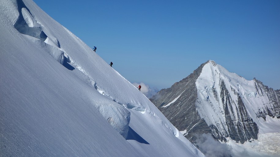 Przetrwał w górskim lodowcu 85 lat. Sprzęt fotograficzny zgubili alpiniści z USA