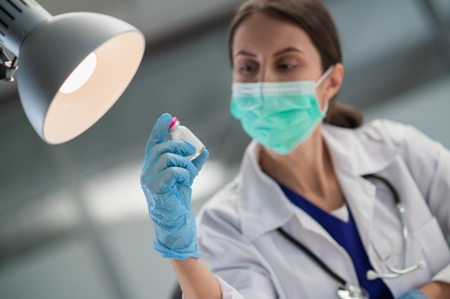 Tygodniowy raport resortu zdrowia: 2384 zakażeń Covid-19, zmarło 50 osób