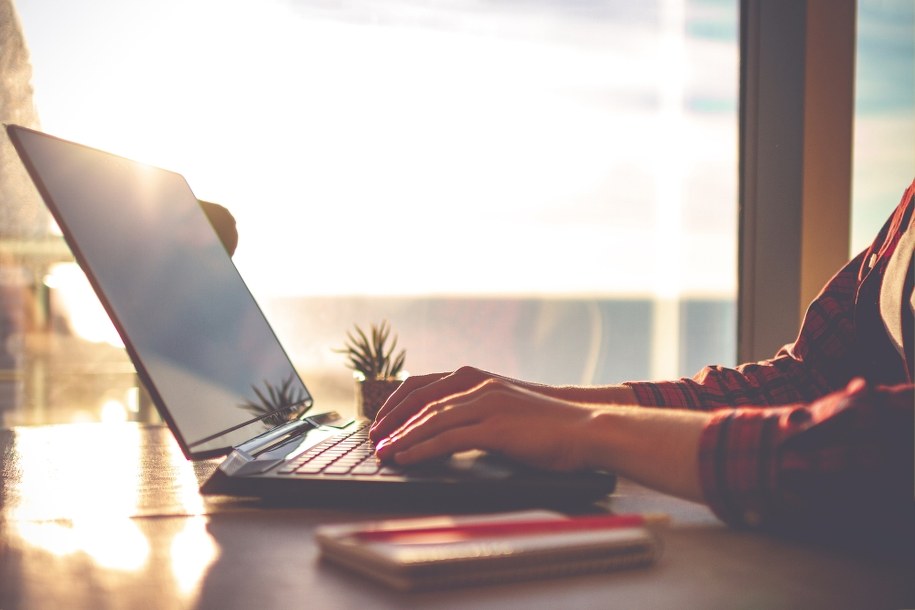 Praca zdalna na stałe w przepisach. Sejm uchwalił nowelizację ustawy