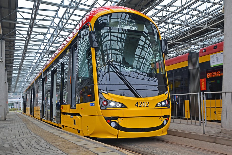 Ponad 70 proc. skrzyżowań w stolicy z zieloną falą dla tramwajów