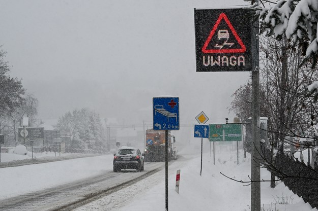 Podkarpacie: Pod naporem śniegu runął dach