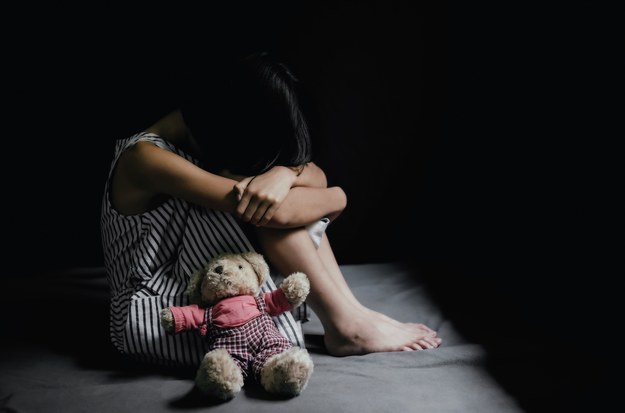 ​Rodzice adopcyjni oskarżeni o znęcanie się nad małoletnimi dziećmi