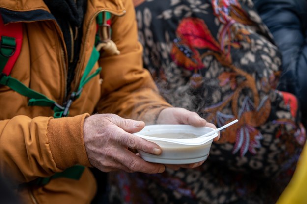 ​Rekordowa liczba gorących posiłków z autobusu dla bezdomnych