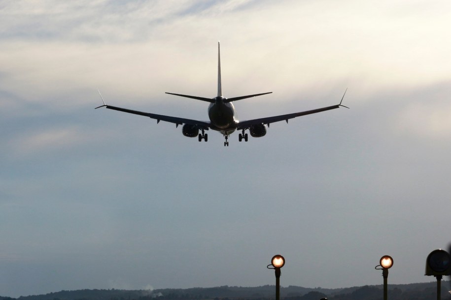 Awaryjne lądowanie samolotu w Japonii. Na pokładzie bomba?