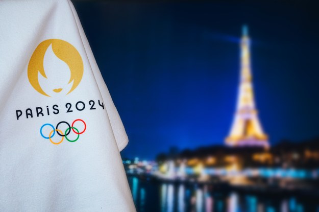 Mer Paryża chce, by Rosjanie i Białorusini wystartowali w igrzyskach. Ukraina grozi bojkotem