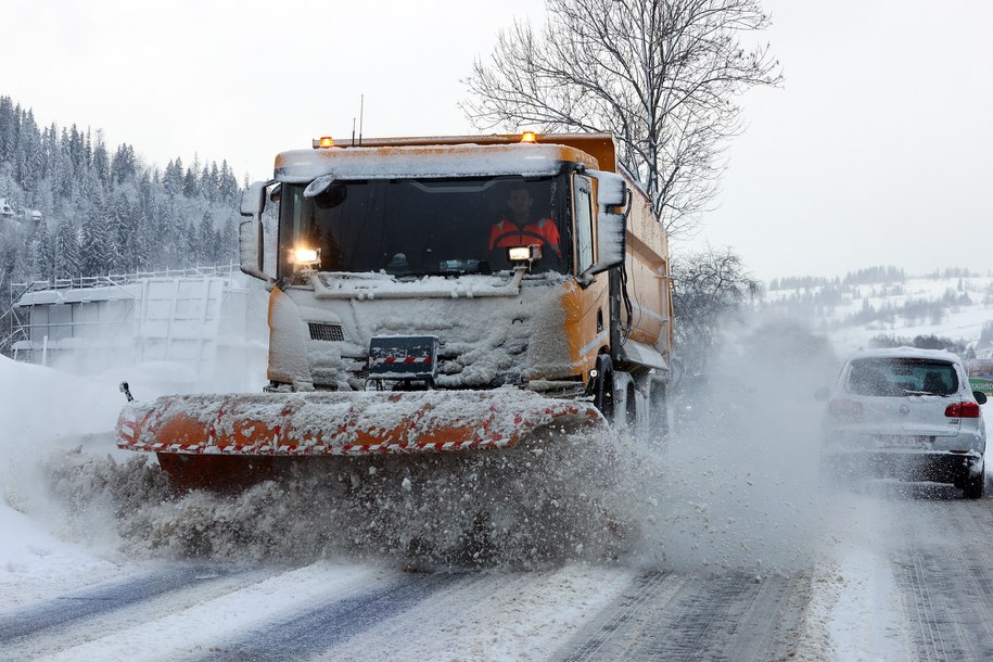 Zakopane wywozi śnieg. Wyjechało już 1,2 tys. ciężarówek