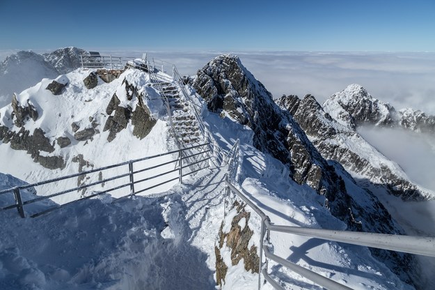 Fatalne warunki w Tatrach. Opady śniegu i wzrost zagrożenia lawinowego