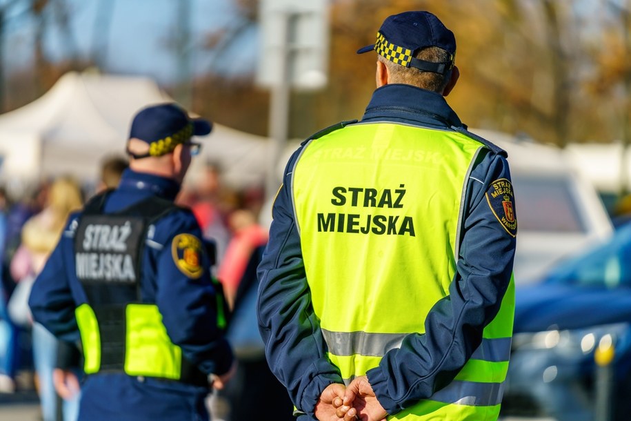 Pijany mężczyzna ugryzł w nogę strażnika miejskiego