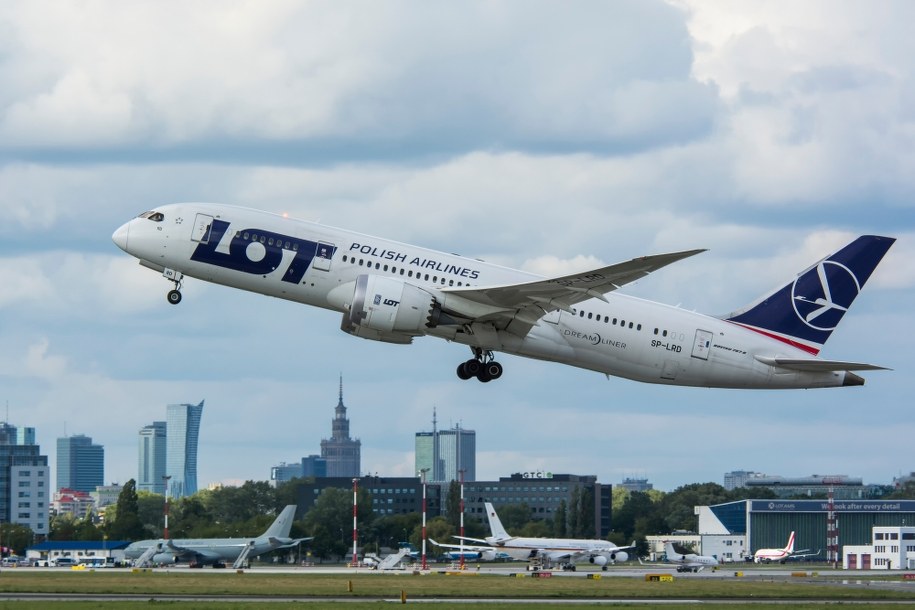 Usterka dreamlinera. Leciał do Seulu, wraca do Warszawy