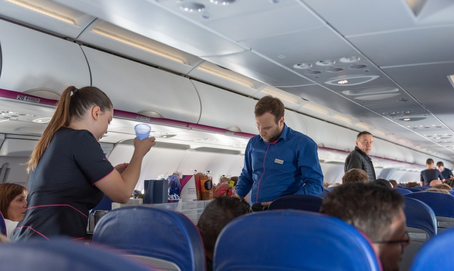 Pijani pasażerowie wyprowadzeni przez Straż Graniczną z samolotu na gdańskim lotnisku