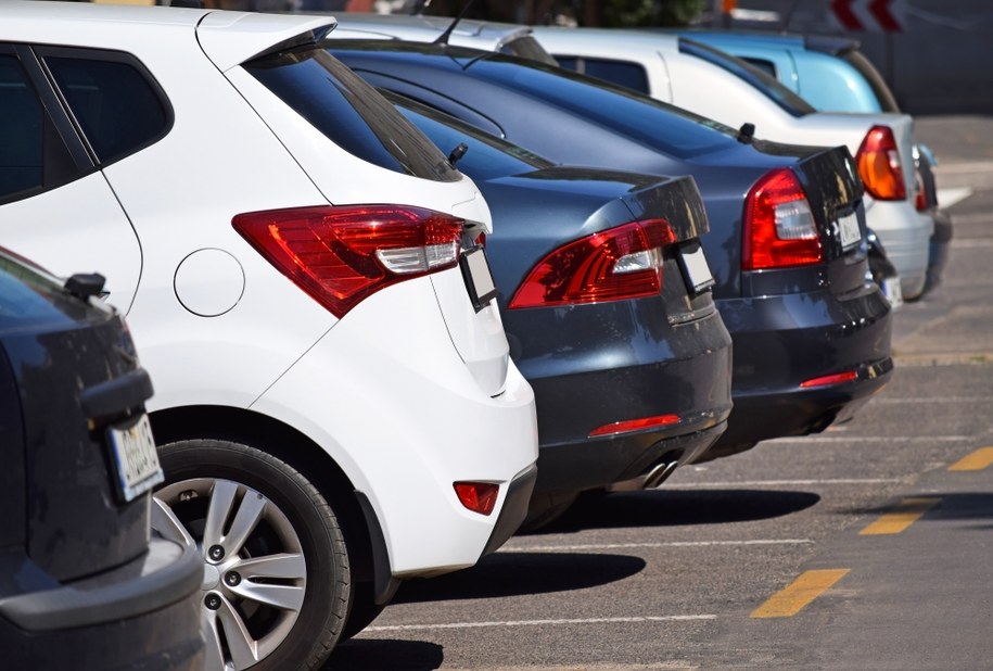 Wolne miejsca parkingowe. W Ostrowie Wlkp. ruszyła budowa czujników