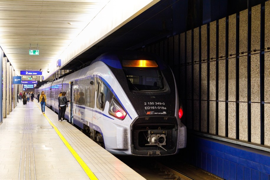 Warszawa: Nowy rozkład na kolei po utrudnieniach z 12 marca