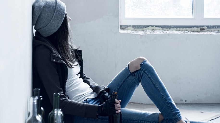 Uczennice upiły się w szkole. Torsje na lekcji i sąd dla nieletnich