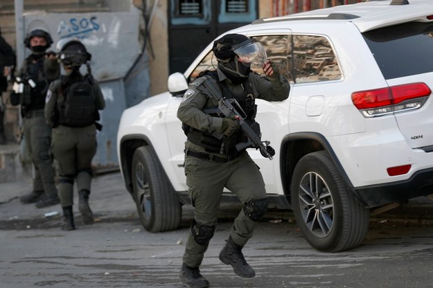 Izraelska policja zaatakowała muzułmanów w meczecie w Jerozolimie