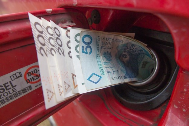 e-petrol.pl: Benzyna droższa na święta
