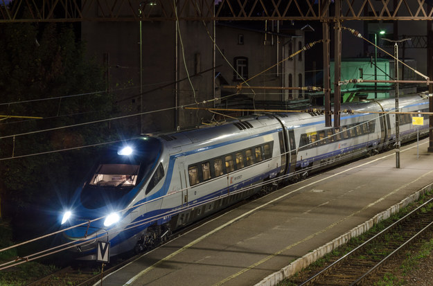 Pasażer wybił szybę w pociągu do Krakowa. Interweniowała policja