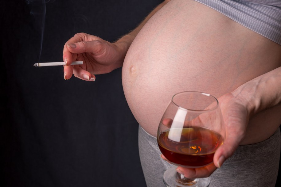 Pijana ciężarna opiekowała się dzieckiem. Usłyszała zarzut