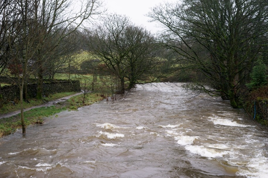 Po opadach rzeka Koszarawa osiągnęła poziom ostrzegawczy