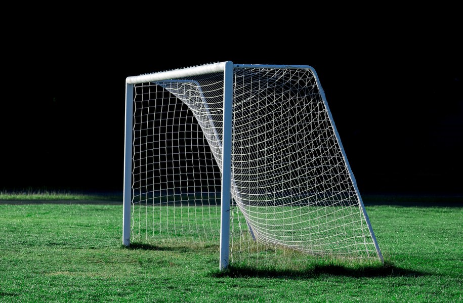 ​Nie żyje 12-latka przygnieciona na boisku bramką