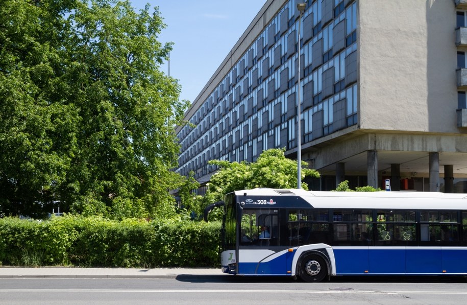 ​Koniec remontu na ul. Królowej Jadwigi coraz bliżej. Jak będą kursować autobusy?