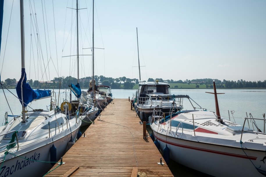 Wywrotka łodzi i żeglarskie urazy. Wodne karetki już interweniują