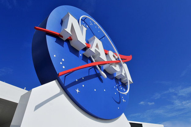 NASA wyśle w kosmos wiersz z podpisami na pokładzie sondy Europa Clipper