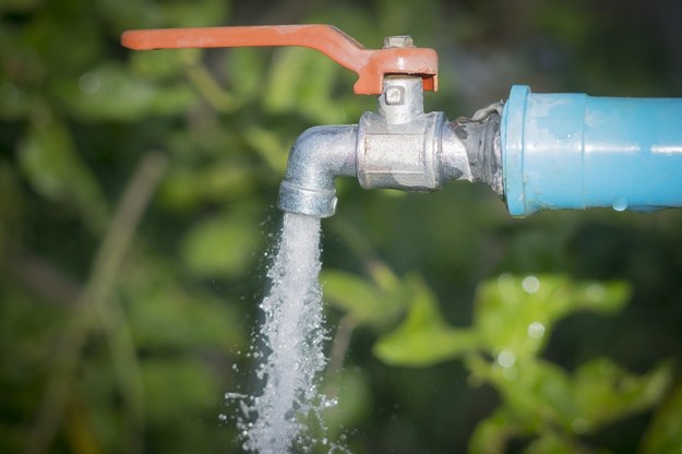 Kradzież wody z wodociągu w Dywitach. Sprawę bada policja