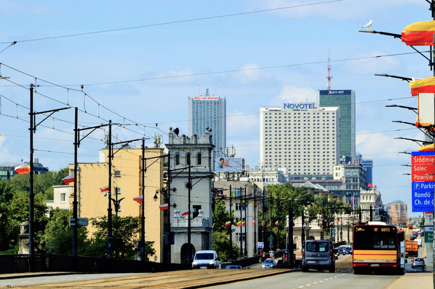 Warszawa: Zmiany w kursowaniu komunikacji miejskiej w długi weekend