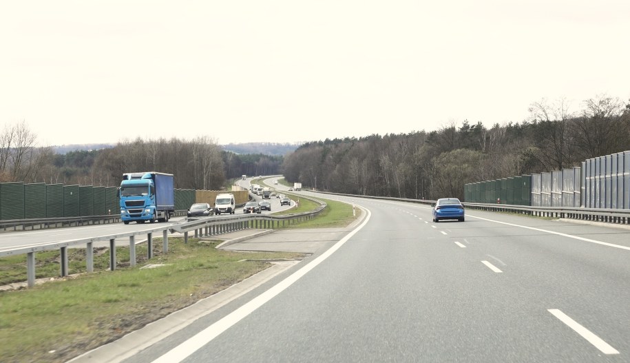 Kierowca busa zasnął za kierownicą. Wypadek na A4 koło Rzeszowa